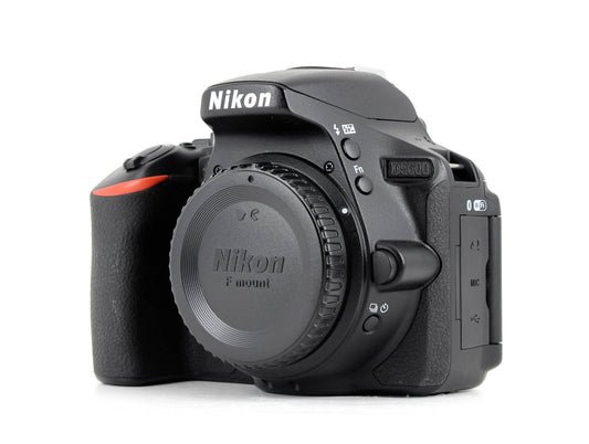Boitier Nikon D5600 réflex numérique (location)